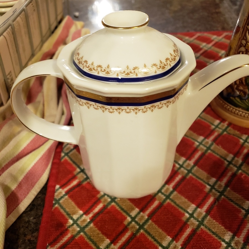 Demitasse pot